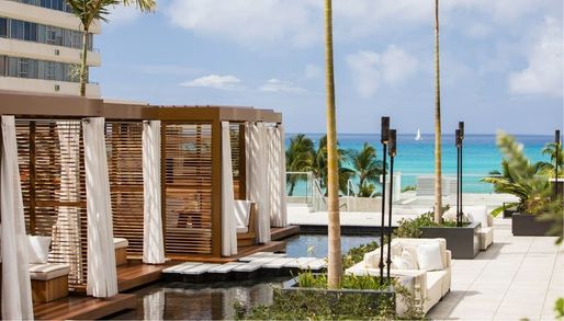 the day beds and cabanas at Alohilani Resort in Hawaii